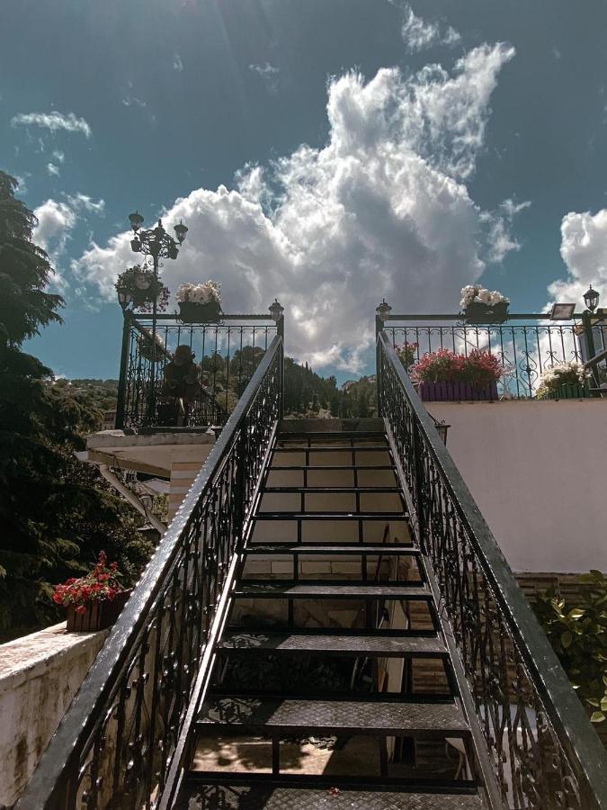 Alsara Guesthouse Gjirokastër Exterior foto