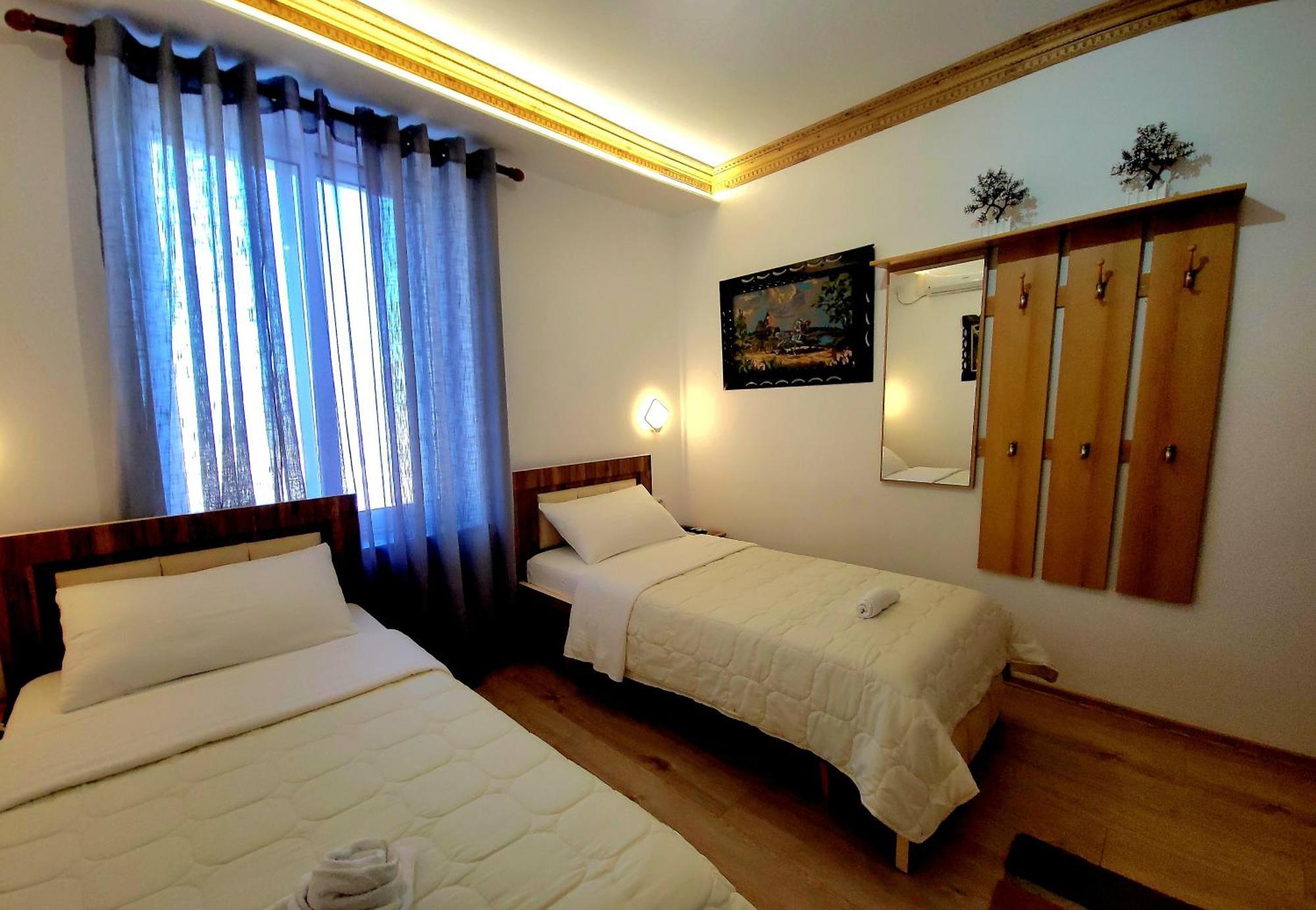 Alsara Guesthouse Gjirokastër Habitación foto