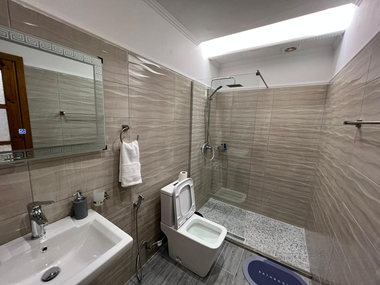 Alsara Guesthouse Gjirokastër Habitación foto